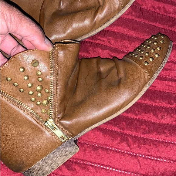 Cute brown ankle booties. - Picture 5 of 6